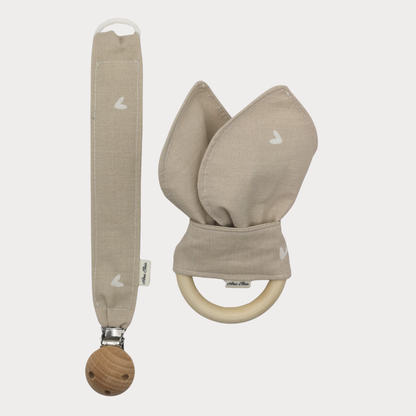 Set met naam bijtring en speenkoord beige met witte hartjes